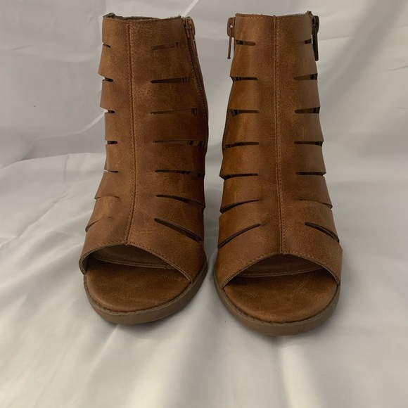 Report brown leather peep toe heeled booties. - Picture 2 of 7